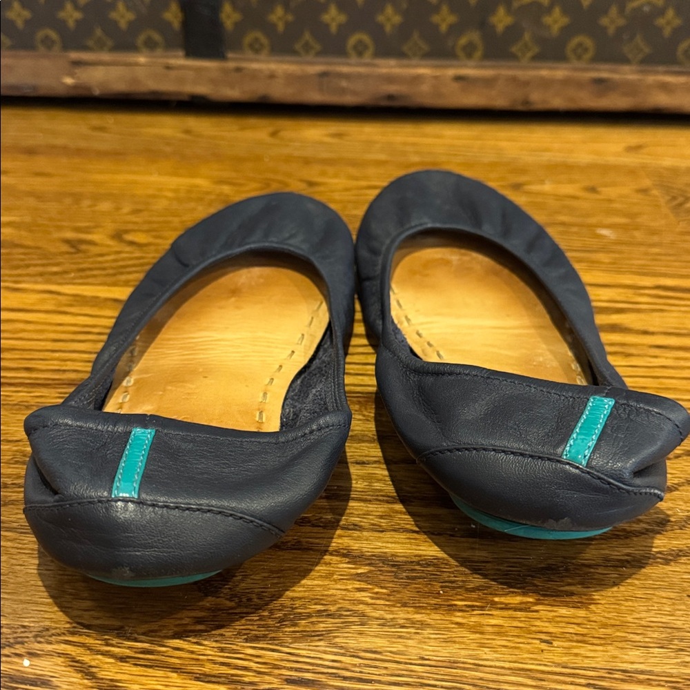 Tieks Navy and Teal Women's Flats - Removing 5/8 - Picture 3 of 8